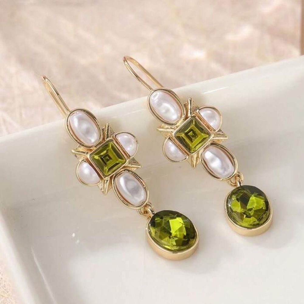 Gold Olive Green Drop Earrings M665